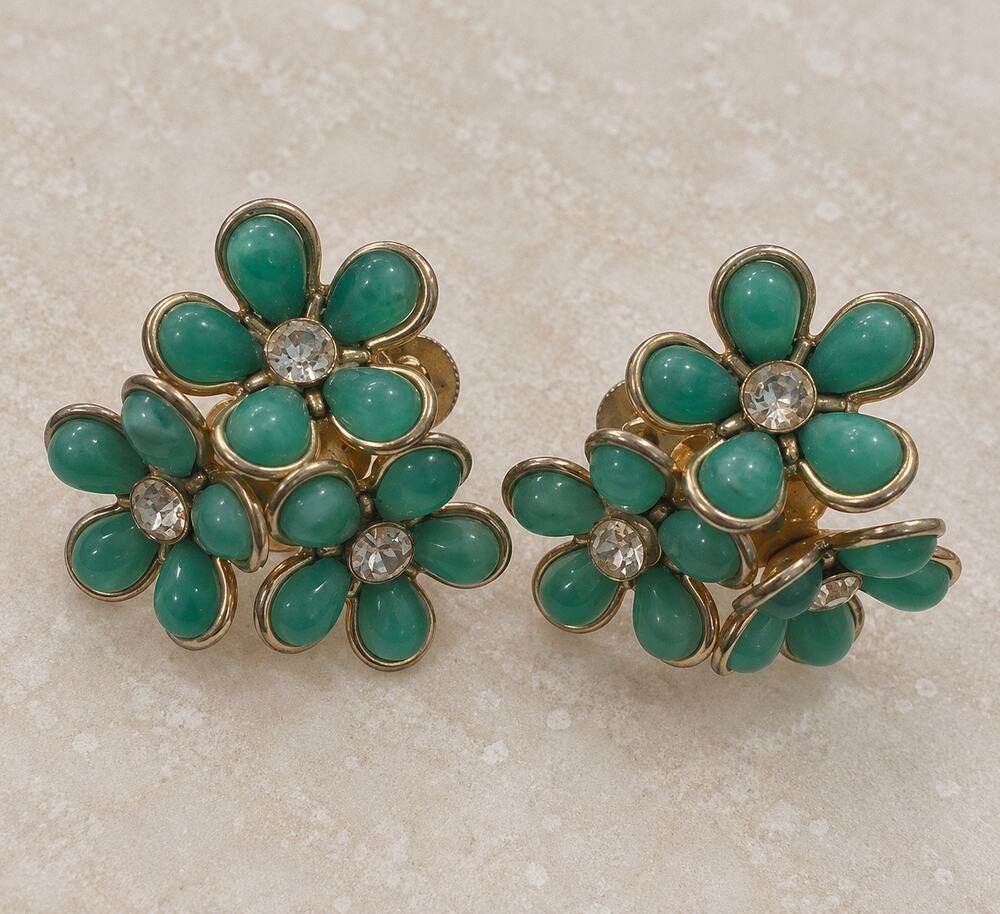 Vintage Coro green flower floral clip on screw in earrings